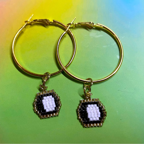 BEADED INITIAL HOOP EARRINGS- "O" - Picture 1 of 3